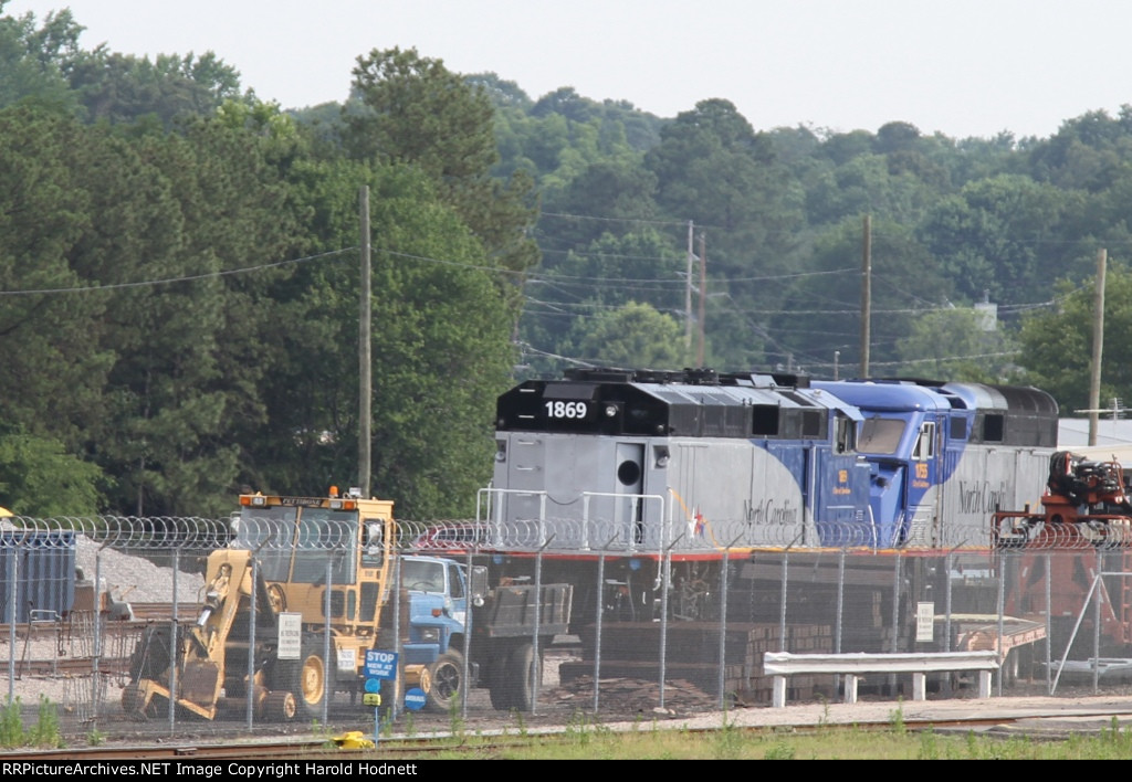 RNCX 1869 sits in the NCDoT yard